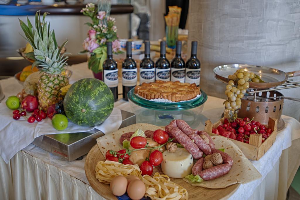Locanda San Biagio Misano Adriatico Bagian luar foto