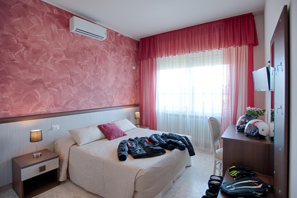 Locanda San Biagio Misano Adriatico Bagian luar foto